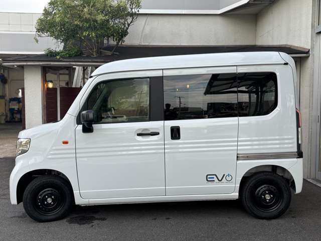 中古車は全てWeb在庫です。現車はストックヤードにて保管しており常時展示はしておりませんので、現車をご確認の場合は事前にお電話にてご連絡お願い致します。075-922-2313　定休日：毎週水曜日