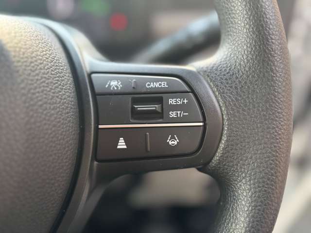 アダプティブクルーズコントロールつき。高速道路や自動車専用道路でお使いいただけます。長距離運転は疲労がたまりがち・・・でも大丈夫！快適に運転していただけます。