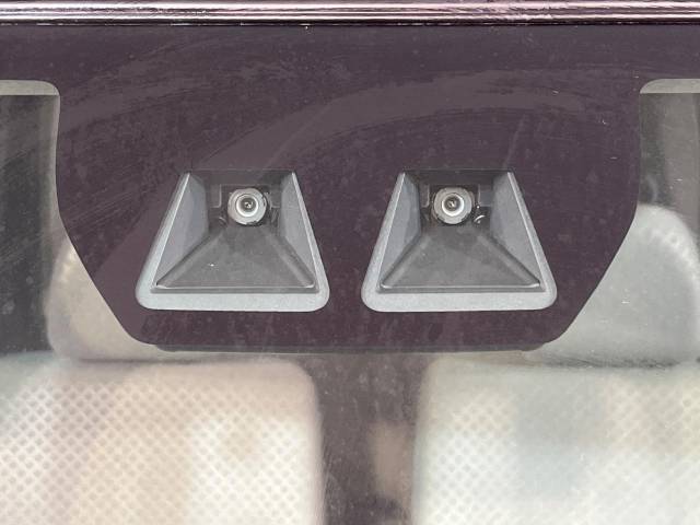 【スマートアシスト】走行中に前方の車両等を認識し、衝突しそうな時は警報とブレーキで衝突回避と被害軽減をアシスト。より安全にドライブをお楽しみいただけます。
