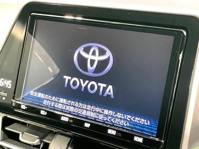 【純正9型ナビ】人気の純正ナビを装備。オーディオ機能も充実しており、Bluetooth接続すればお持ちのスマホやMP3プレイヤーの音楽を再生可能！毎日の運転がさらに楽しくなります！！