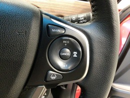 【アダプティブ・クルーズ・コントロール】予め設定した車速内でクルマが自動的に加減速。 前走車との適切な車間距離を維持しながら追従走行し、高速道路でのドライバーの疲労を軽減してくれる嬉しい機能付♪