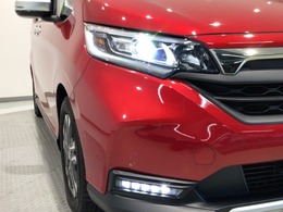 【LEDヘッドライト】ディスチャージヘッドライト（HID）と同等の明るさで、夜道や雨天走行が明るく視界良好！！　フォグライトも装備で、安心感さらにUPです♪安心ドライブを楽しんで下さい♪