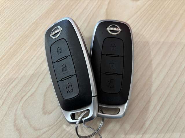 インテリジェントキーです☆ポケットやバックの中に入れておくだけで、ドアの開閉はもちろん、エンジンの始動もできます♪