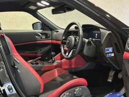 HKS HIPERMAX Sを入れ車高調整、軽量アルミのスペーサーを用いてツライチ具合もこだわりを持ってカスタム。四輪アライメント済みです。