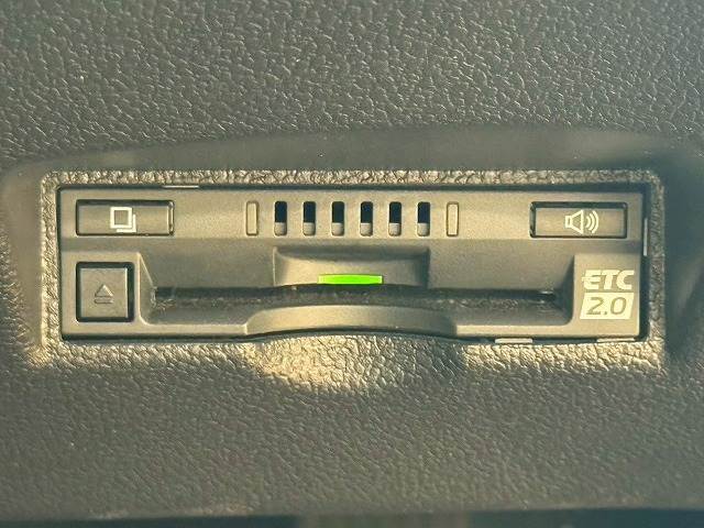 【ETC車載器】を装備しておりますので、ご納車直後からの遠距離ドライブも可能です。土日の利用料金の割引や、朝夕の通行料金を割引料金で高速道路をお楽しみいただけます。