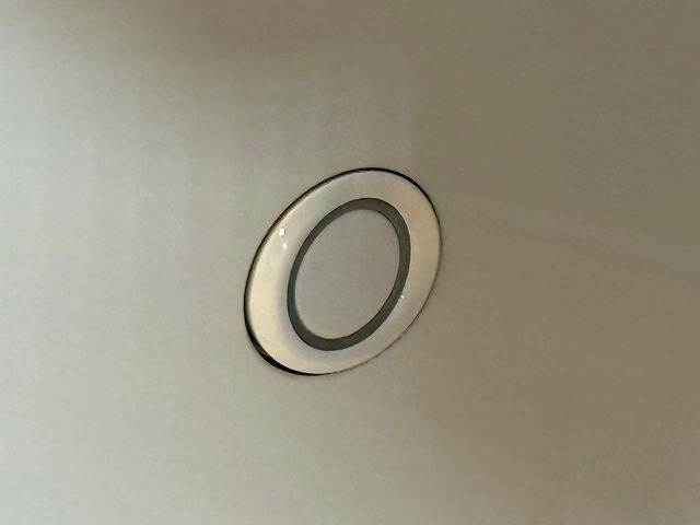 【コーナーセンサー】障害物との接近や距離を音やディスプレイ等で警告します。不慣れな駐車や安全を守ります。