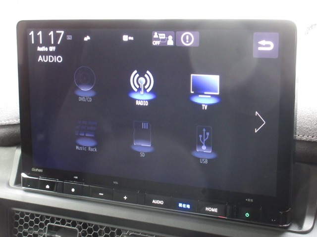 ナビゲーションはギャザズ11.4インチコネクトナビ(LXM-237VFLi)が装着されております。AM、FM、CD、DVD再生、音楽録音再生、フルセグTV、Bluetoothがご使用いただけます。