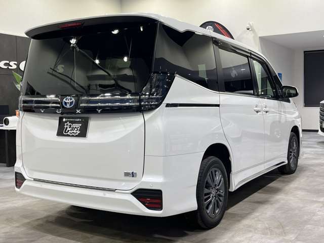 トヨタ ヴォクシー 1.8 ハイブリッド S-Z E-Four 4WD 2022年 2.0