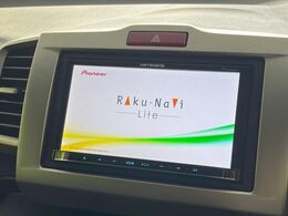 【ナビゲーション】目的地までしっかり案内してくれる使いやすいナビ。Bluetooth接続すればお持ちのスマホやMP3プレイヤーの音楽を再生可能！毎日の運転がさらに楽しくなります！！