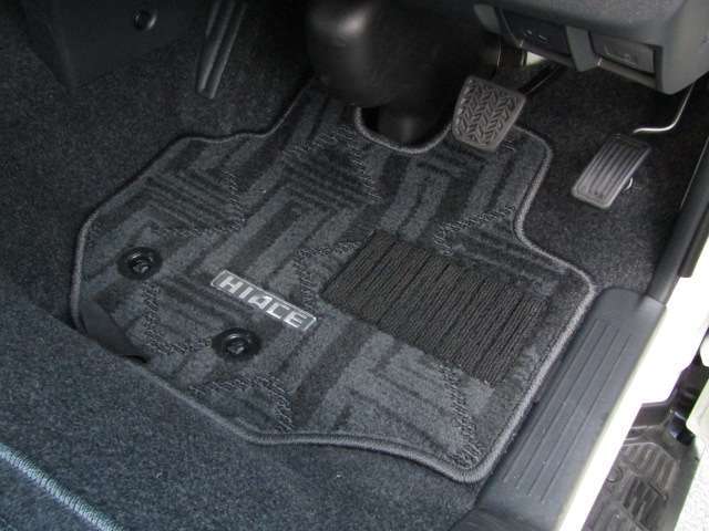 フロアマットも付いてます☆
