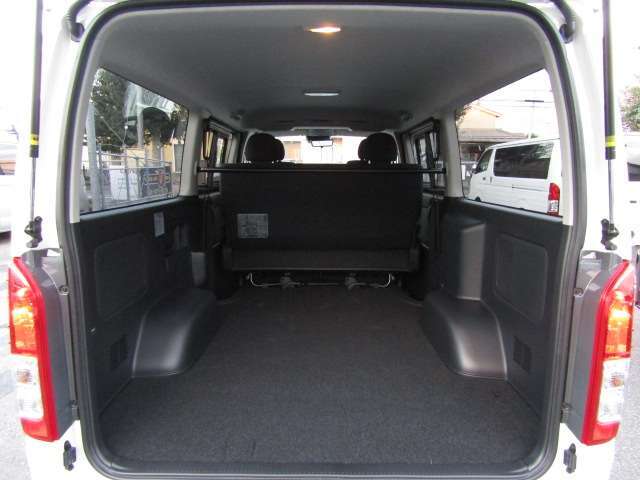 【ラゲッジスペース(荷物収容空間)】近年、各社メーカー開発は収納確保に重点を置いております。是非、現車をご確認ください。LINEでのお問合せもOKです。