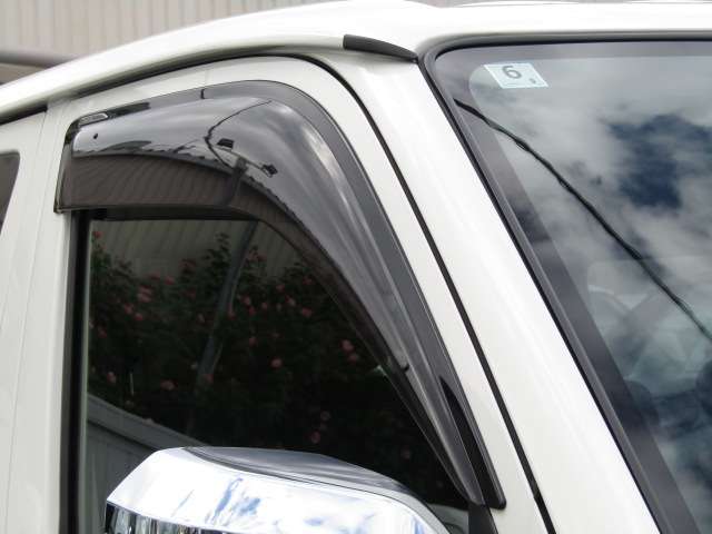 【サイドバイザー付き！】雨天時の換気をする際に、必需品となります。部品取り寄せ取付も承っておりますので、お気軽にお問合せください。