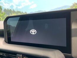 【12.3インチディスプレイオーディオ】スマートフォンと連携が可能な大画面ディスプレイオーディオです。スマートフォンのナビ機能を使用したり、Bluetooth接続で音楽もお楽しみいただけます！