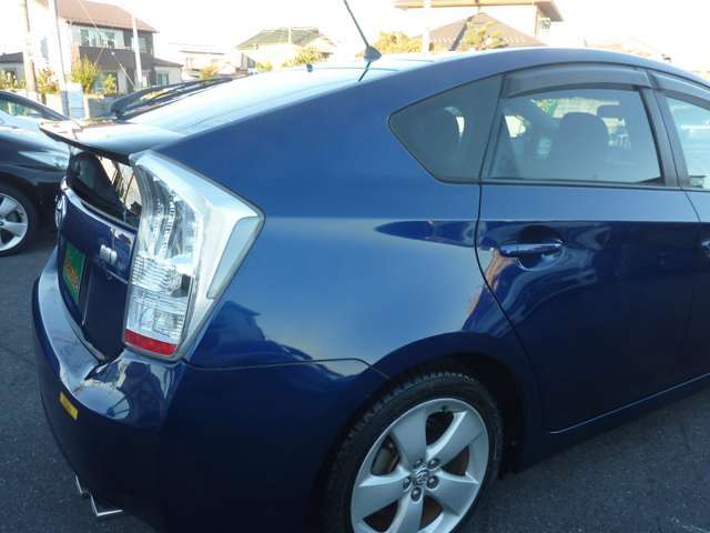 大きな傷や凹みなどはありません。　鈑金工場も完備しておりますので格安の鈑金塗装が出来ます。　納車後の修理もお気軽にご相談ください。大きな傷や凹みなどはありません。　鈑金工場も完備しておりますので格安の