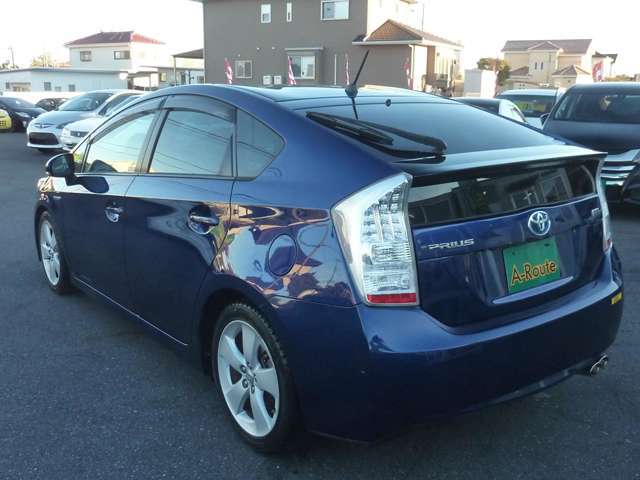 エールート吉川店は、営業時間　10：00から19：00　定休日は、毎週木曜日・第1水曜日（祝祭日は除く）となっております