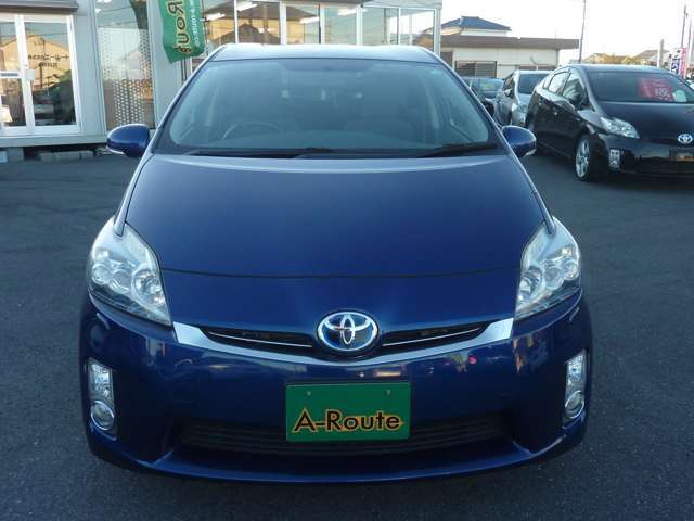 ノーマル感の強い印象の車ですが、実はダウンサスとガナドールのマフラーをさりげなくあしらったクルマ好きが乗っていたであろうクルマです。