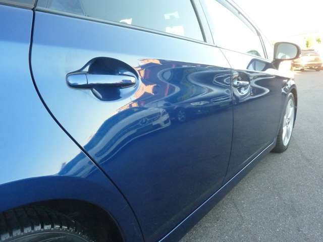 大きな傷や凹みなどはありません。　鈑金工場も完備しておりますので格安の鈑金塗装が出来ます。　納車後の修理もお気軽にご相談ください。大きな傷や凹みなどはありません。　鈑金工場も完備しておりますので格安の