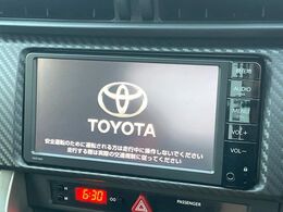【純正ナビ】人気の純正ナビを装備しております。ナビの使いやすさはもちろん、オーディオ機能も充実！キャンプや旅行はもちろん、通勤や買い物など普段のドライブも楽しくなるはず♪