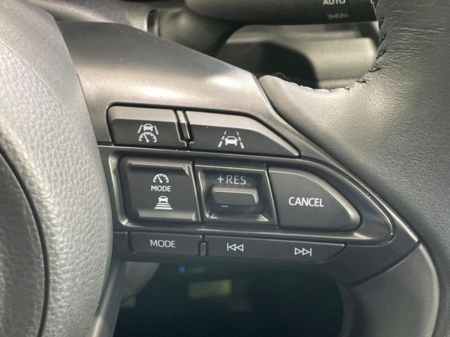 【レーダークルーズコントロール】高速道路での長距離走行が楽に！！自動で速度を保つクルーズコントロールが、衝突軽減システムと連携し、前方の車両を感知して車間を保つように速度調節してくれます！！