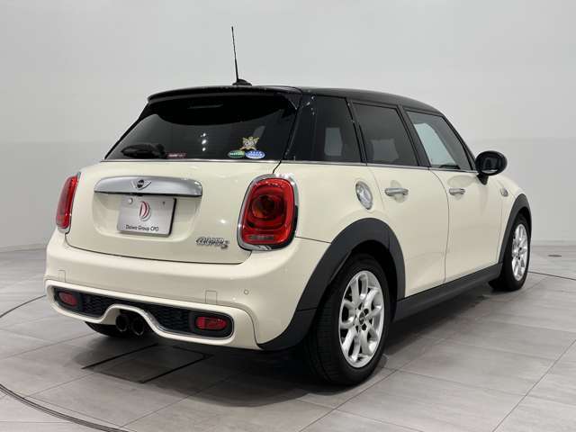 展示台数約40台、広い展示場、広いショールームルームで楽しいお車選びを。　0078-6003-830577 までお気軽にご連絡ください。