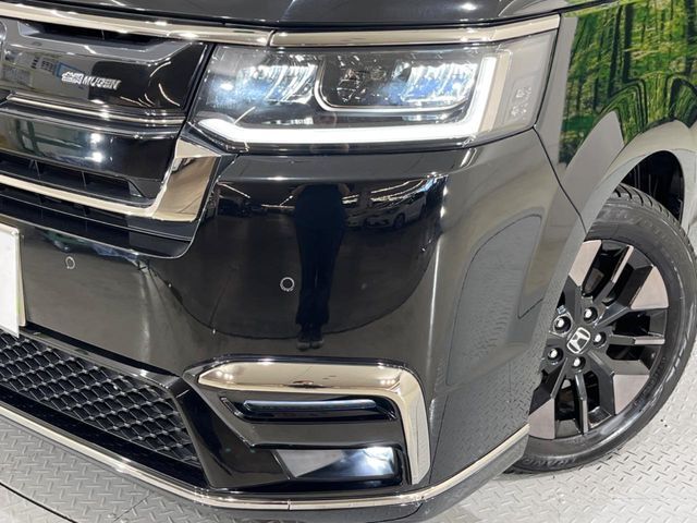 【LEDヘッドライト】悪天候や夜間走行時も良好な視界を確保し安心して運転できる高輝度LEDヘッドライトを装備！点灯速度が早く、消費電力も抑えられています。
