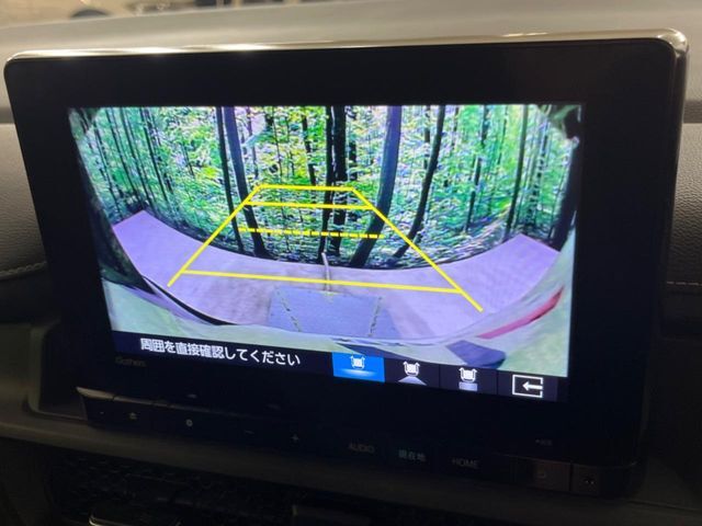 【バックカメラ】駐車時に後方がリアルタイム映像で確認できます。大型商業施設や立体駐車場での駐車時や、夜間のバック時に大活躍！運転スキルに関わらず、今や必須となった装備のひとつです！
