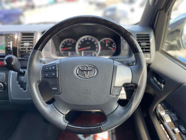 他社で中古車または新車をご購入済みのお客様に関しまして、カスタムの参考を目的としたご来店はご遠慮いただきますようお願い申し上げます。そのような目的でのご来店は、お断りさせていただきます。