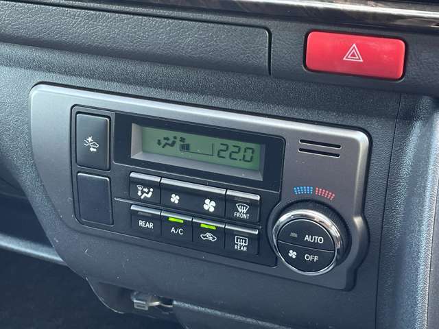 【オートエアコン】車内温度を感知して自動で温度調整をしてくれるのでいつでも快適な車内空間を創り上げます！
