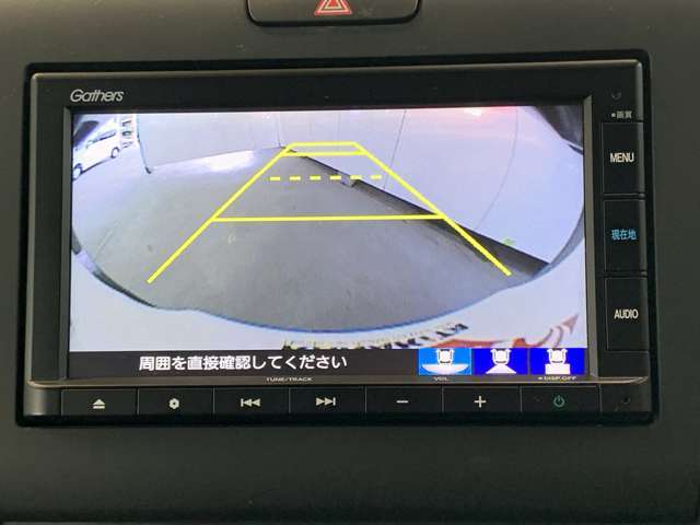 バックギアに入れるだけで自動でリヤカメラに切り替わります！車庫入れやバックが苦手な方にオススメ！
