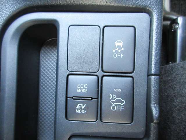 操作ボタンも多彩！使い易い位置にあるから安心！いいですね！