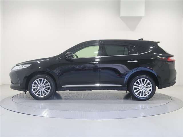 豪華装備の内装にエレガントなデザインのSUV。