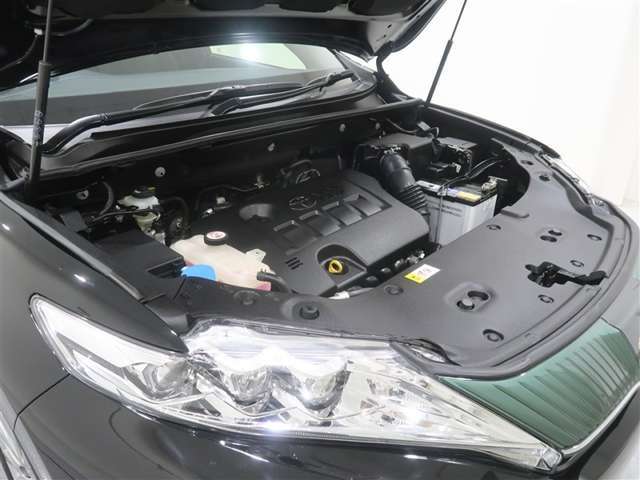 エンジンルームも念入りにクリーニング。