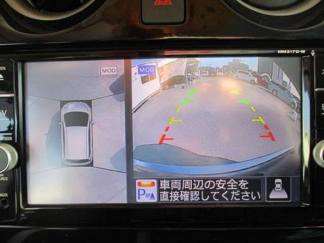 車の周りが全部見える全方位モニターとバックモニターが付いてます♪バック駐車はもちろん、縦列駐車も楽々です♪