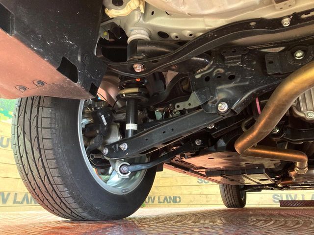 お車を安心してお乗りいただく為には、足回りの定期点検が欠かせません。サービスサポート（有償保証）では無料点検もご提供しており、安心のカーライフをお過ごしいただけるサポート体制が整っています。