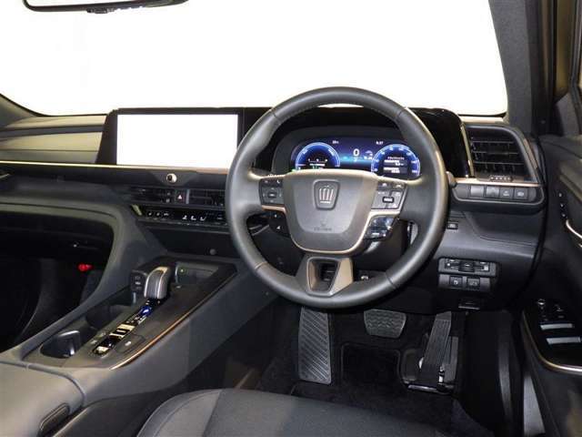 運転の際、常に目にする部分だけにシックで飽きのこないデザインが良いですね。