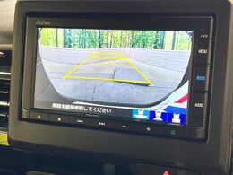 【バックカメラ】駐車時に後方がリアルタイム映像で確認できます。大型商業施設や立体駐車場での駐車時や、夜間のバック時に大活躍！運転スキルに関わらず、今や必須となった装備のひとつです！