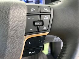 【レーダークルーズコントロール】高速道路での長距離走行が楽に！！自動で速度を保つクルーズコントロールが、衝突軽減システムと連携し、前方の車両を感知して車間を保つように速度調節してくれます！！