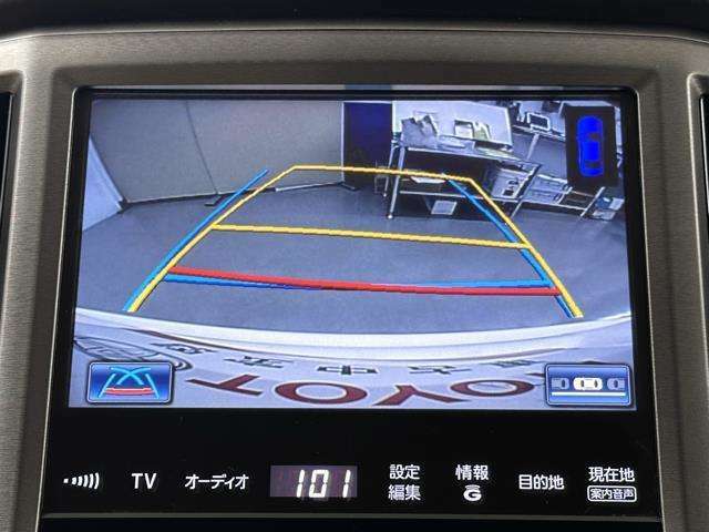 バックモニター付なので後退時に後方が見えるので安心。　車は構造上、死角がたくさんなので万が一を考えると必須ですね。　あくまで補助の為の装備、バックは目視で確認する事が重要ですよ。