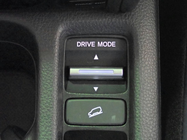 ◆東海地区最大級の展示場に自社整備工場完備で安心♪三重県でホンダ車をお探しならU-Select鈴鹿へご用命ください♪お問い合わせは　TEL　059-378-7717　へお気軽にお問い合わせください◆