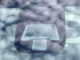 【エマージェンシーブレーキ】走行中に前方の車両等を認識し、衝突しそうな時は警報とブレーキで衝突回避と被害軽減をアシスト。より安全にドライブをお楽しみいただけます。