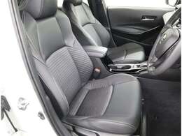 運転席と助手席はゆったりと座れます。