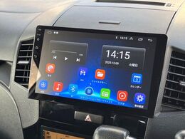 【ディスプレイオーディオ】お持ちのスマホやMP3プレイヤーとの無線接続で音楽再生が可能！コードで繋ぐわずらわしさも無く、手軽にお気に入りの音楽を楽しめます。