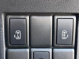 【両側パワースライドドア】スマートキーや運転席のスイッチで後席両側スライドドアの開閉が可能♪電動だから力を入れてドアを開ける必要が無く、小さなお子様でも簡単に開け閉めでき快適です♪