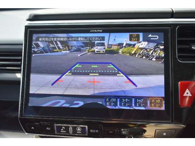 バックカメラが装備されており、後方の安全確認はもちろんのこと狭い場所での駐車や雨の日・夜間など視界の悪いコンディションでのストレスの軽減にもなります！
