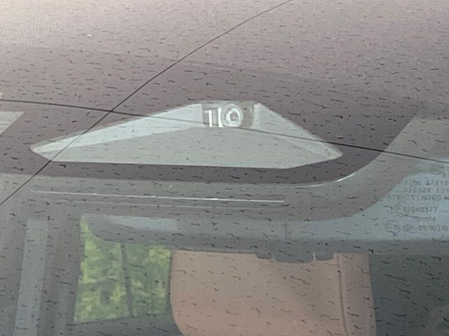 【トヨタセーフティセンス】走行中に前方の車両等を認識し、衝突しそうな時は警報とブレーキで衝突回避と被害軽減をアシスト。より安全にドライブをお楽しみいただけます。