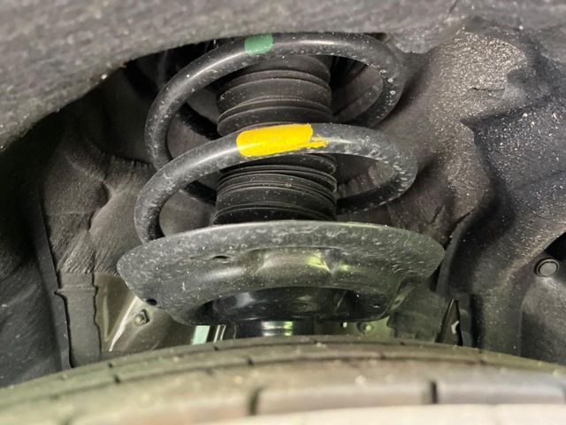 お車を安心してお乗りいただく為には、足回りの定期点検が欠かせません。サービスサポート（有償保証）では無料点検もご提供しており、安心のカーライフをお過ごしいただけるサポート体制が整っています。