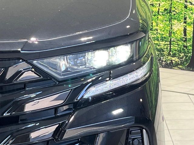 【LEDヘッドライト】悪天候や夜間走行時も良好な視界を確保し安心して運転できる高輝度LEDヘッドライトを装備！点灯速度が早く、消費電力も抑えられています。