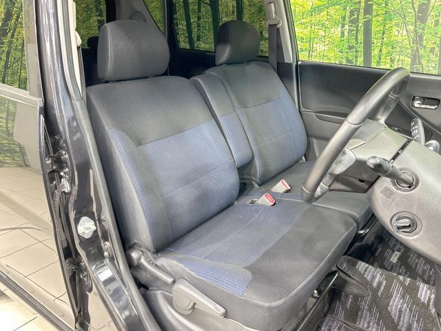 運転席シート廻りは使用感も少なく、良好な状態となっています。丁寧に使われていたことがよくわかりますね。