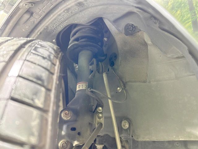 お車を安心してお乗りいただく為には、足回りの定期点検が欠かせません。サービスサポート（有償保証）では無料点検もご提供しており、安心のカーライフをお過ごしいただけるサポート体制が整っています。