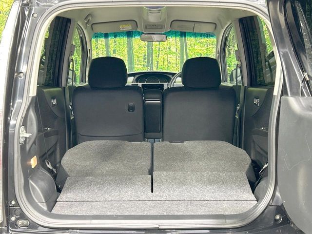 普段のお買い物や通勤、送迎等に十分な荷室スペースを確保しております。セカンドシートを倒すと、大きな荷物の積載も可能です♪